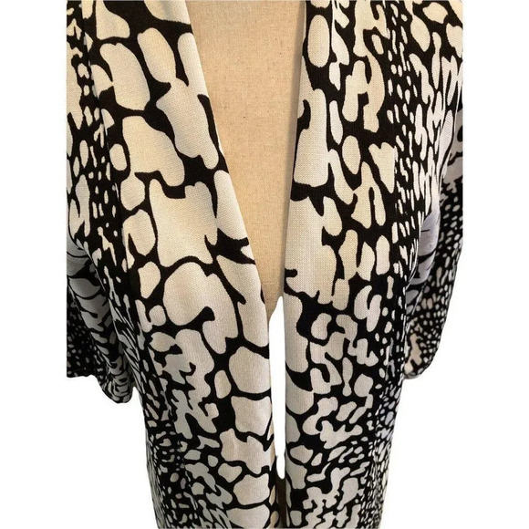 Grace Small Black White Animal Print Knit Cardigan - Picture 7 of 10